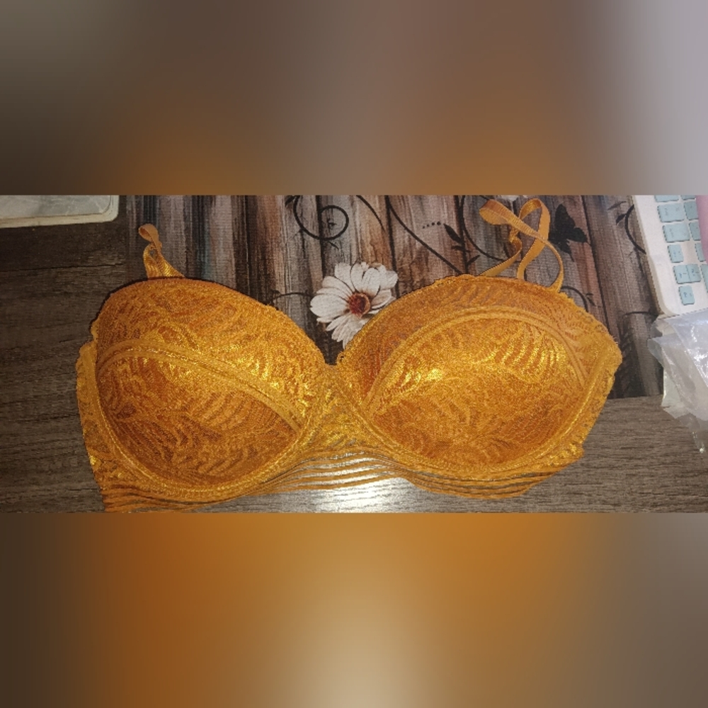 Elegant Lace Underwire Bra in Vibrant Orange